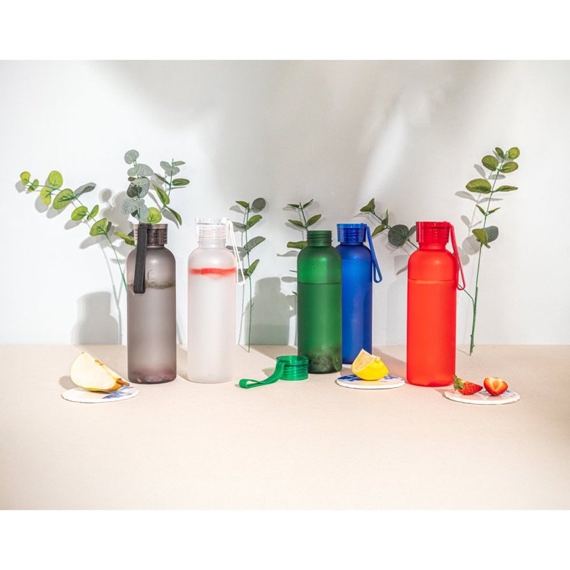 Squeeze Esportiva em PET Reciclado Cargnin 600ml — Em uso
