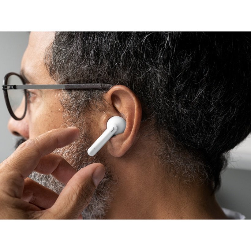 Fone de Ouvido Wireless In-Ear Rubin — Em uso