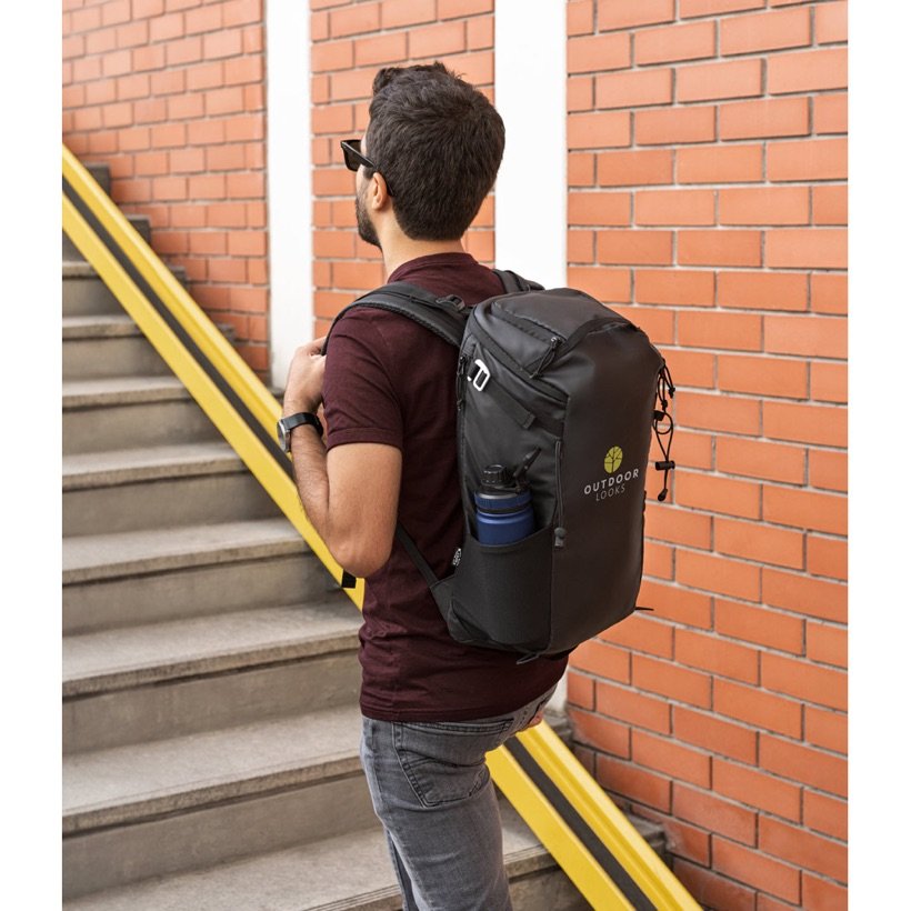 Mochila Hiking Alasca para Notebook — Em uso