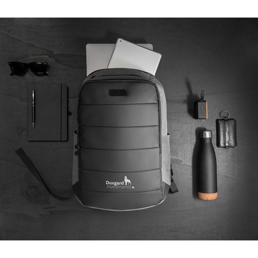 Mochila Munique com Bolso Oculto Antifurto — Em uso