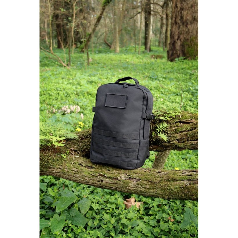 Mochila Edinburgh para Notebook com Emblema Removível — Em uso