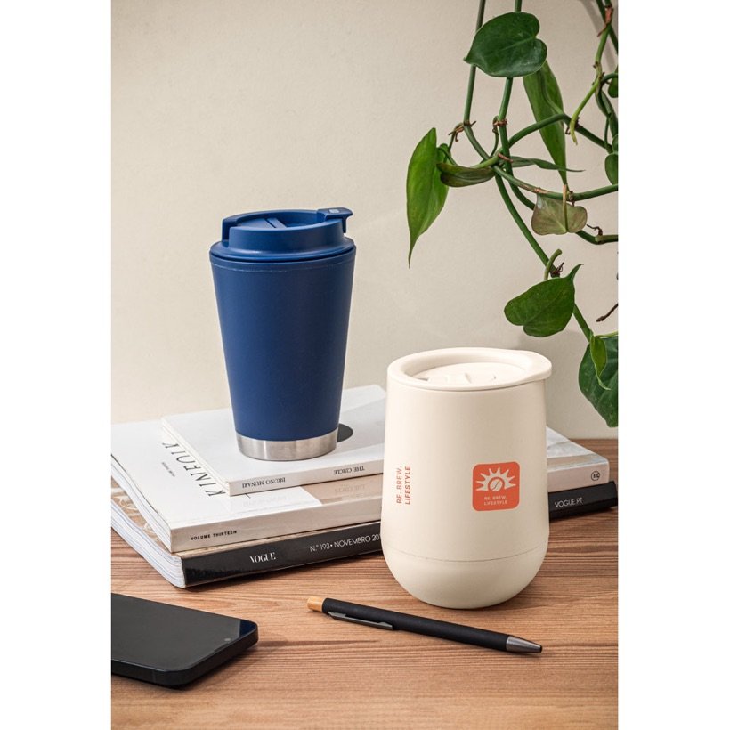 Copo de Viagem Adlington com Parede Dupla 420ml — Em uso