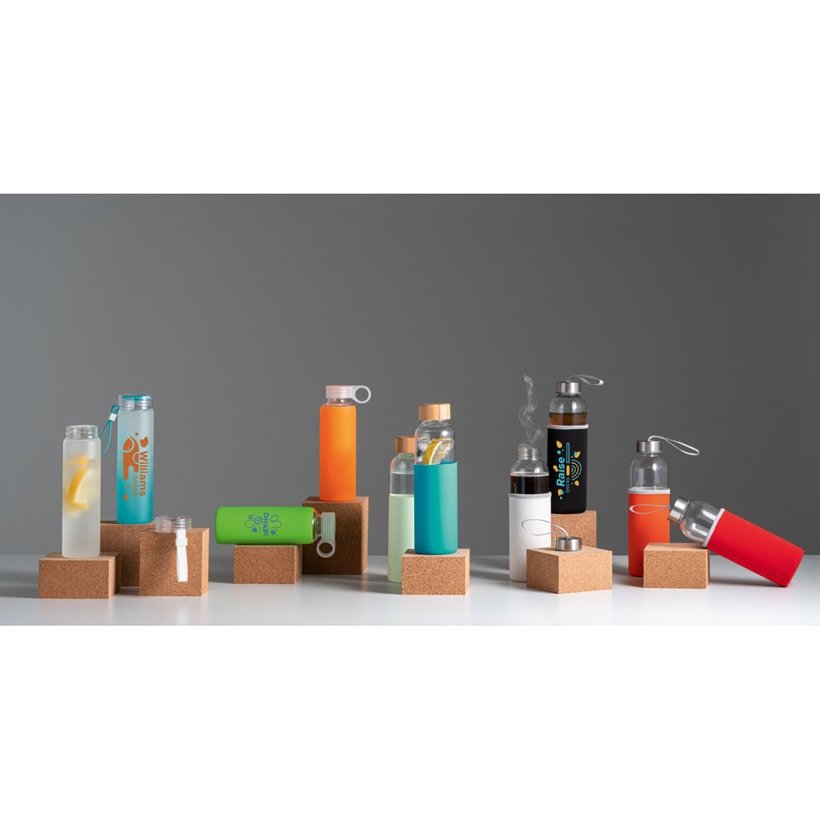 Squeeze Williams em Vidro com Pega de Silicone 470ml — Em uso