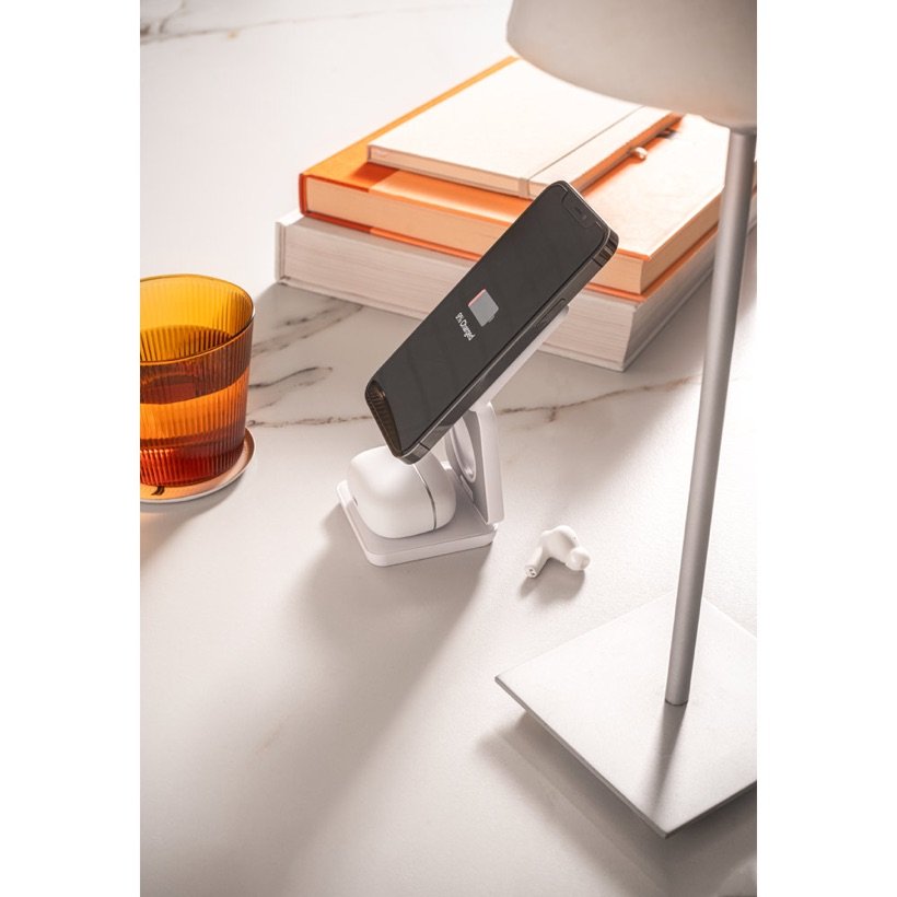 Carregador Wireless Dobrável Broglie 4 em 1 — Em uso