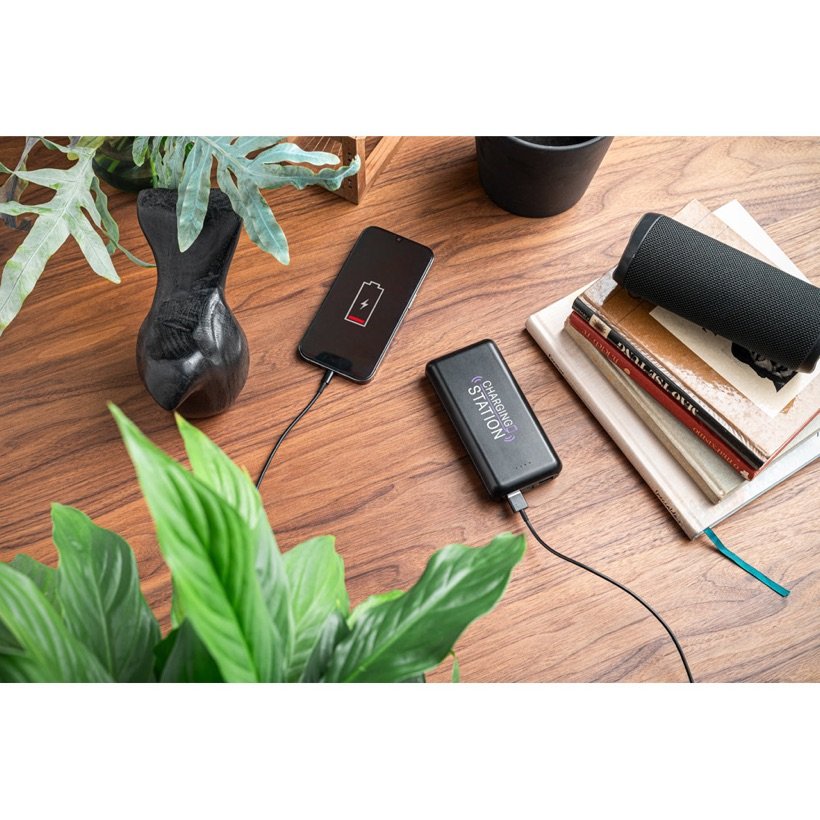 Power Bank Leakey 20.000mAh Grande Capacidade — Em uso